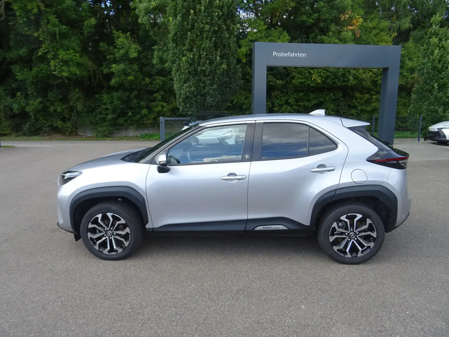 Toyota Yaris Cross Hybrid FWD Team Deutschland Grau - 2