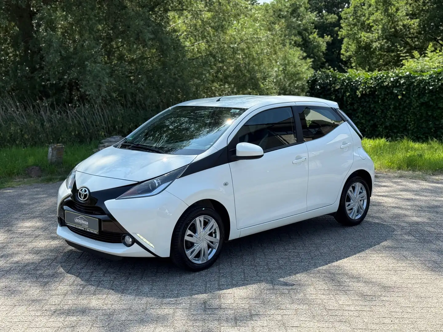 Toyota Aygo 1.0 VVT-i x CAMERA I CRUISE I 5DRS I NWE APK I 1E Blanc - 1