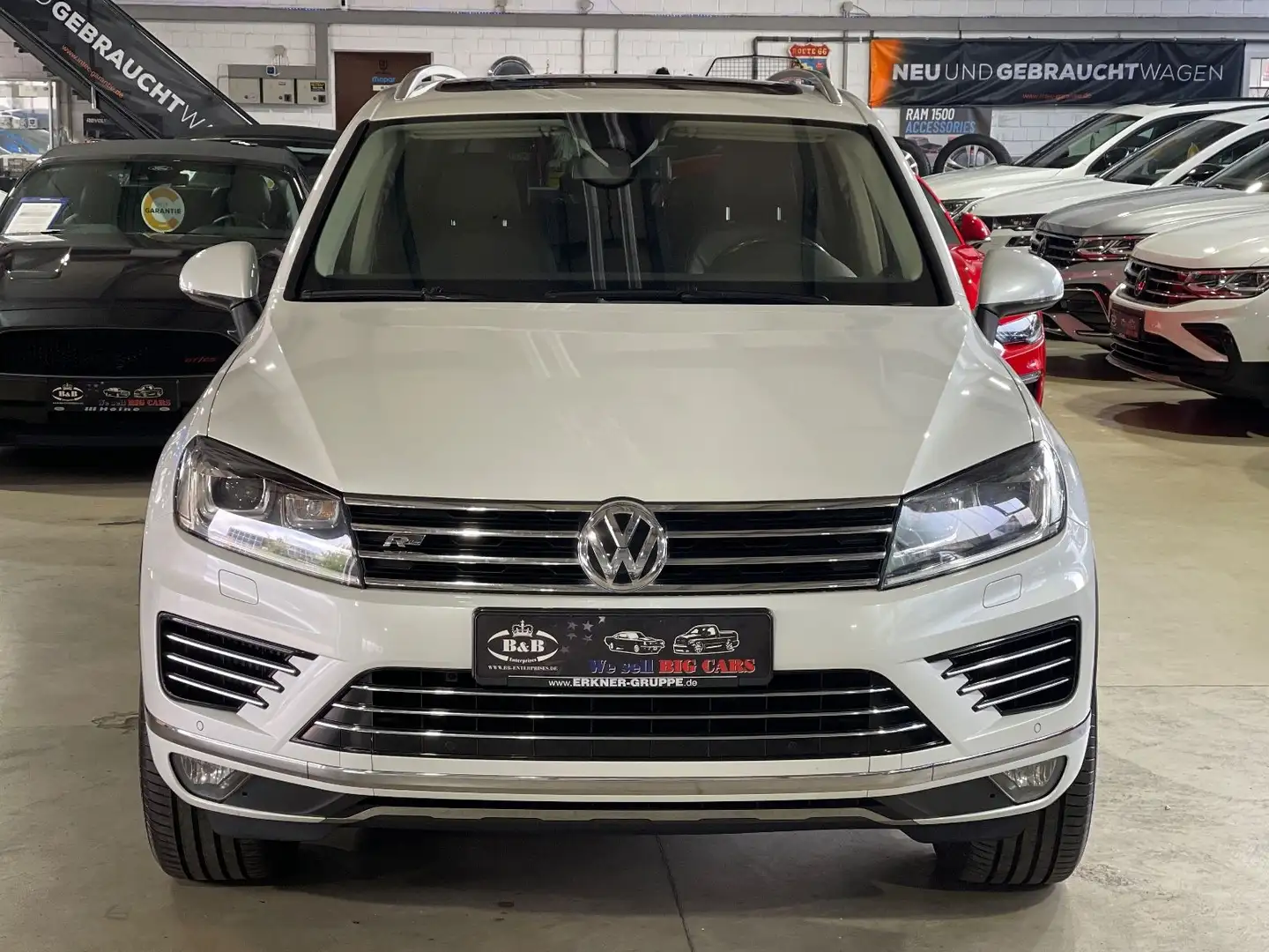 Volkswagen Touareg V6+4MOTION+SHZ+8-FACH+STANDHZG.+PANO+UNFALLFREI Blanc - 2