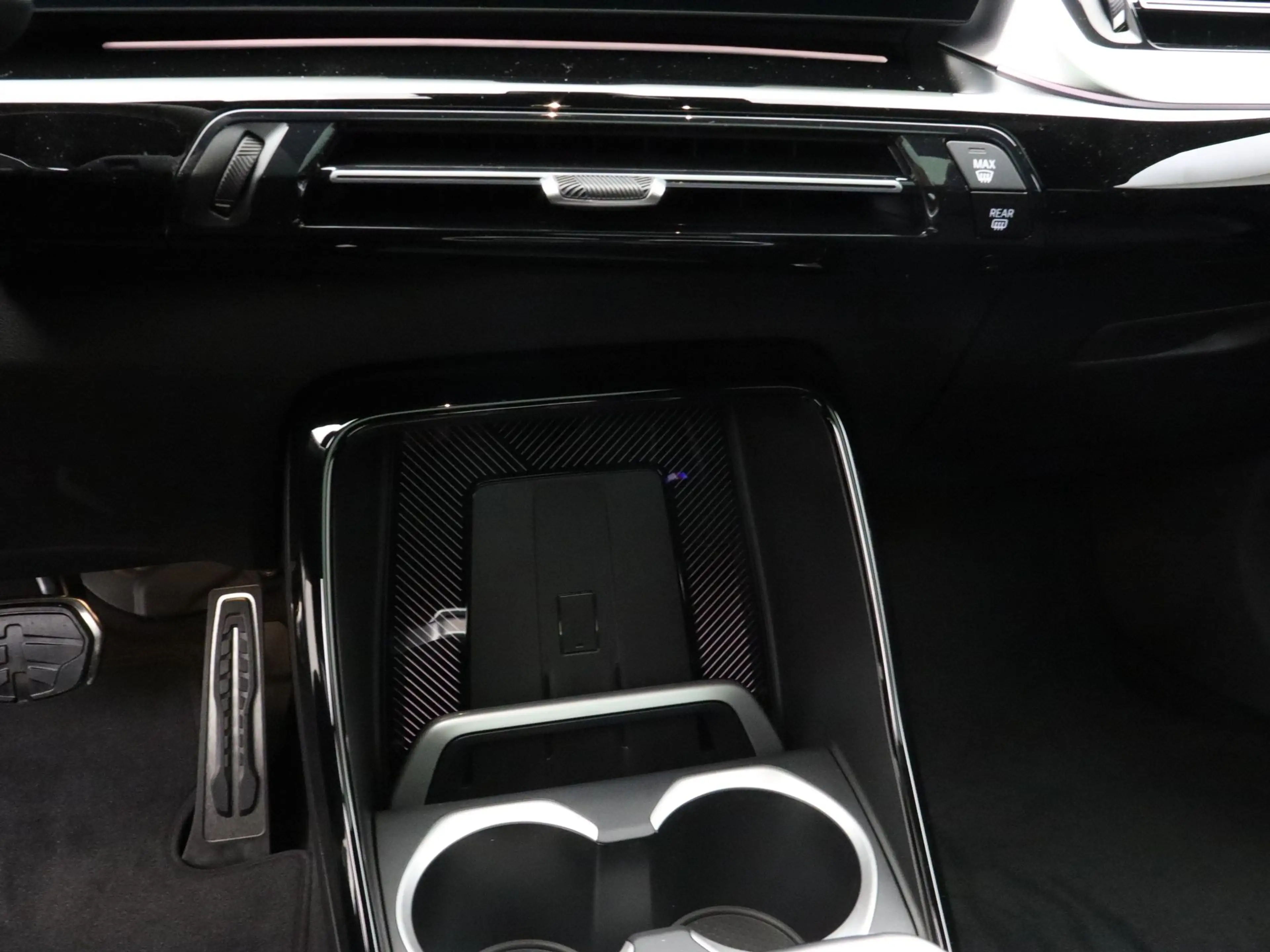 BMW iX2 xDrive30 67 kWh BRASS Individual | M Sport Pro | D — photo 13