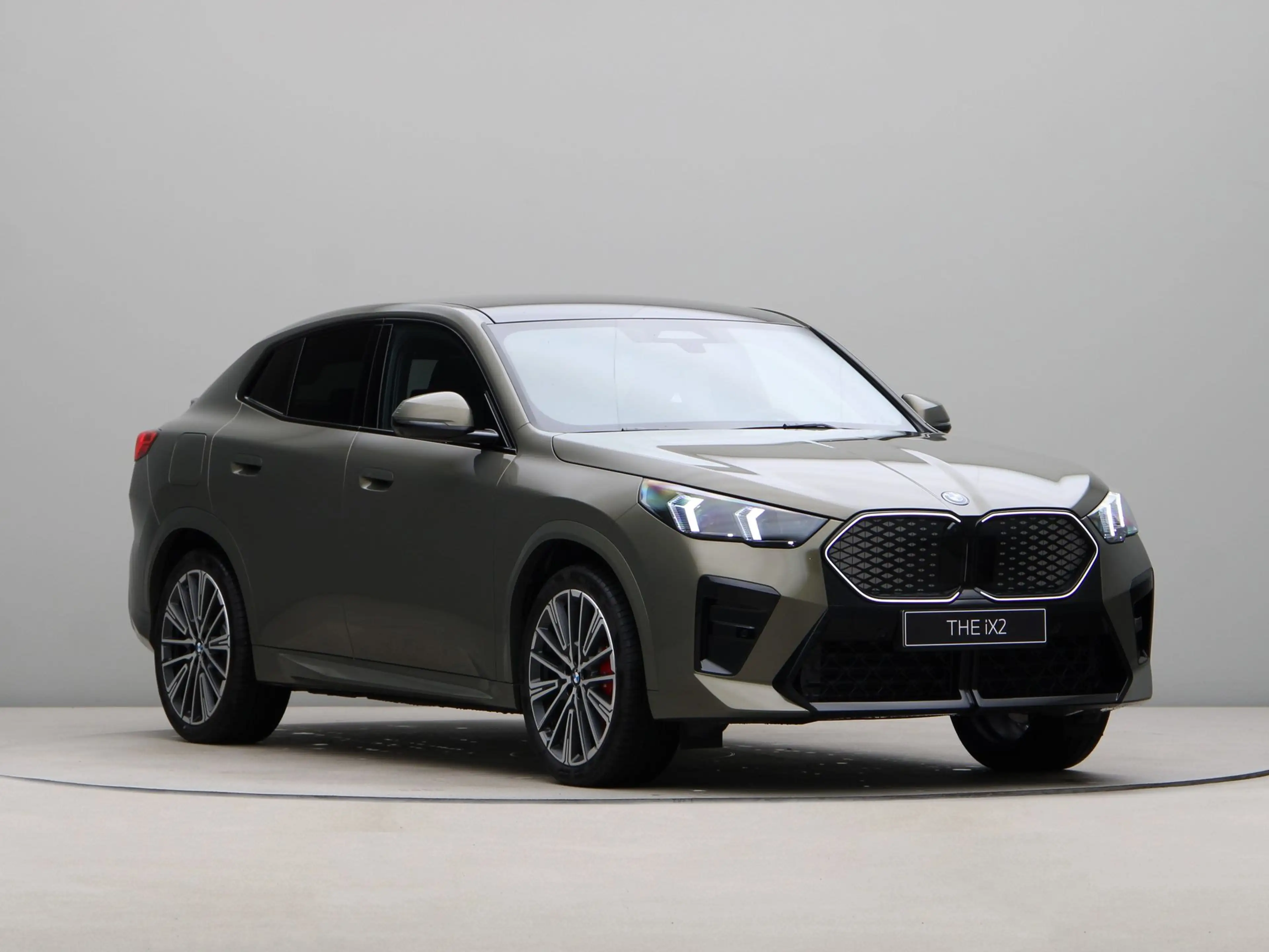 BMW iX2 xDrive30 67 kWh BRASS Individual | M Sport Pro | D — photo 6