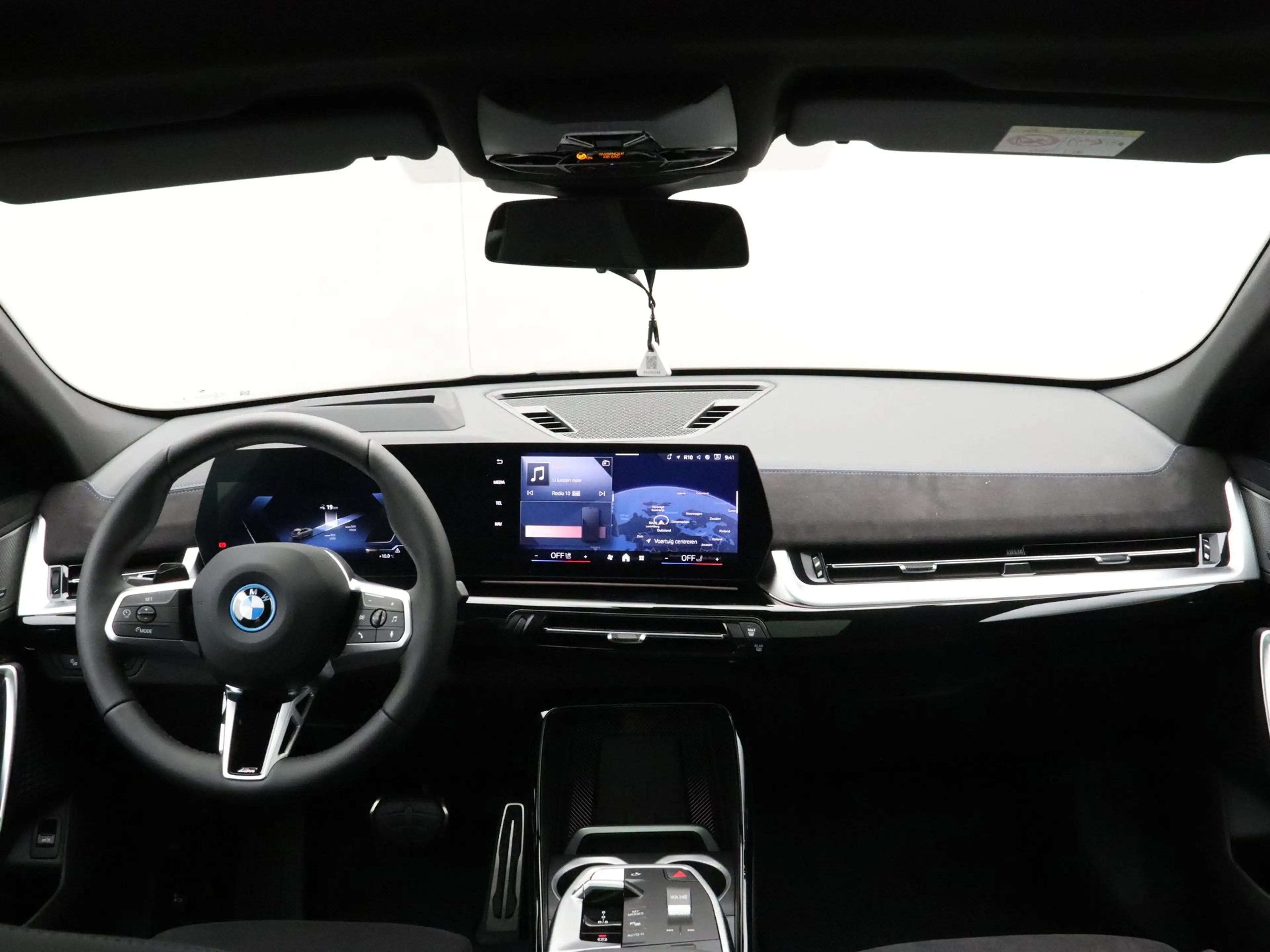 BMW iX2 xDrive30 67 kWh BRASS Individual | M Sport Pro | D — photo 12