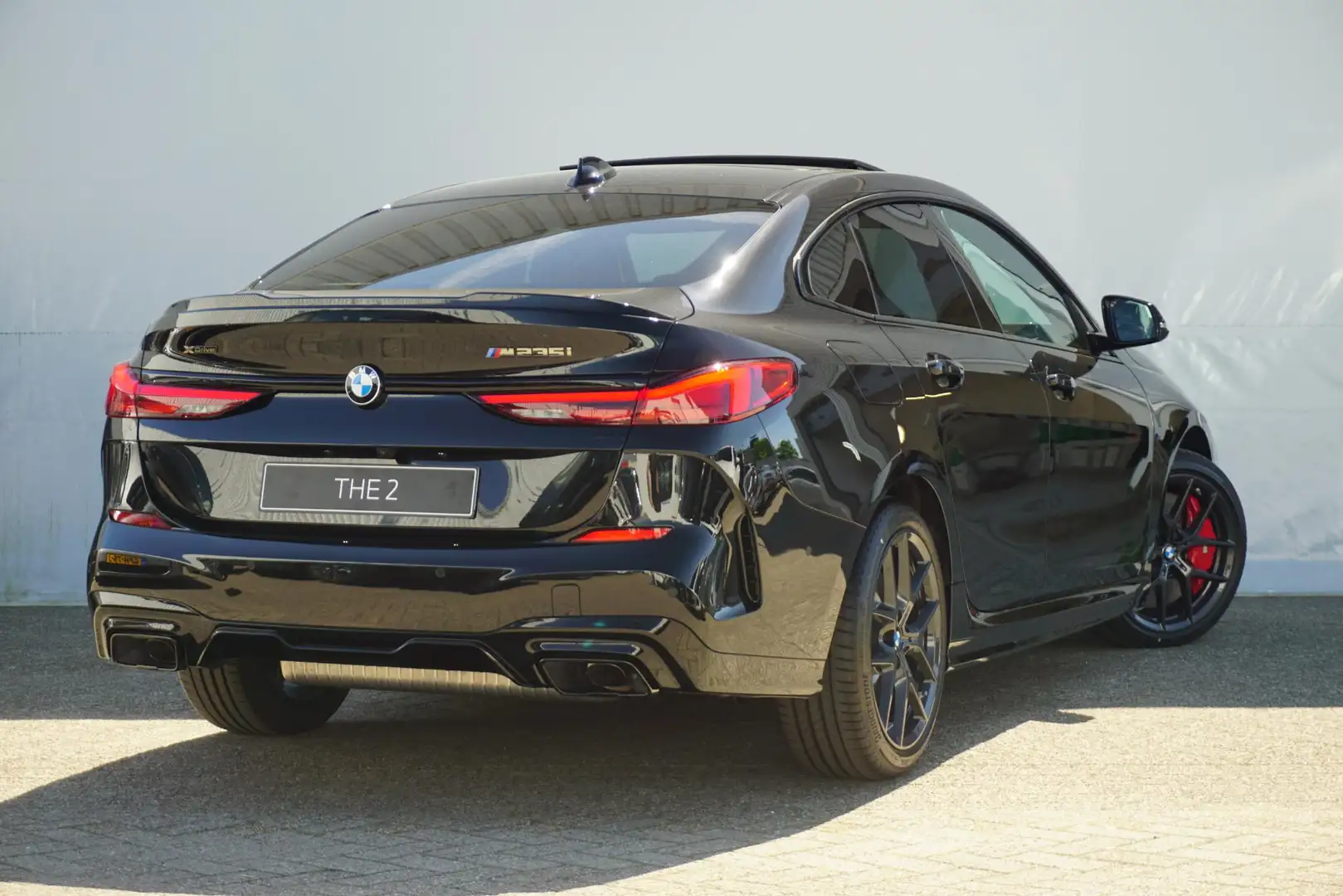 BMW 235 2 Serie Gran Coupé M235 xDrive | M Sportpakket Pro Zwart - 2