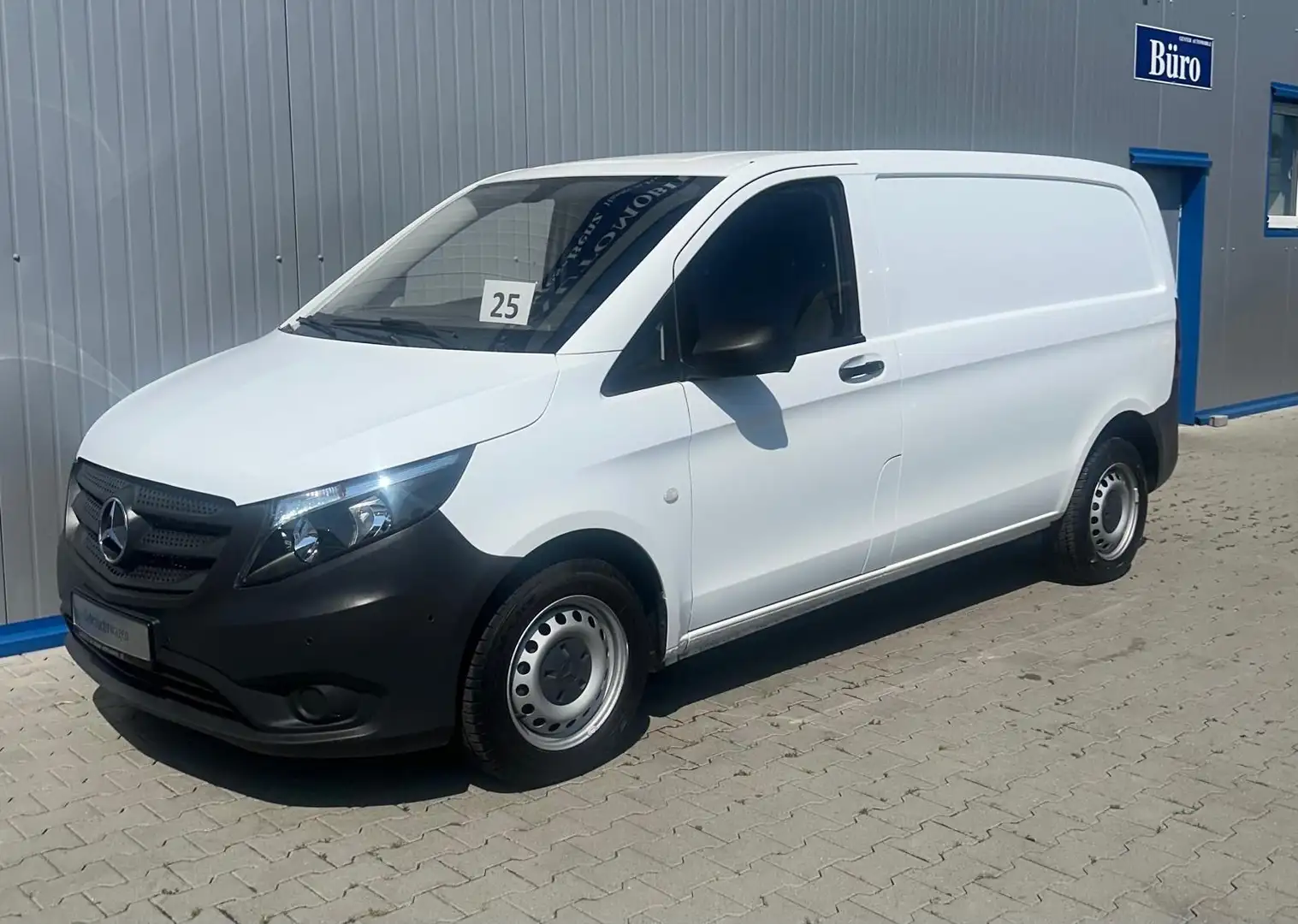 Mercedes-Benz Vito 109 KOMPAKT 6-G KAMERA NAVI PDC 3-SITZE AHK Weiß - 1