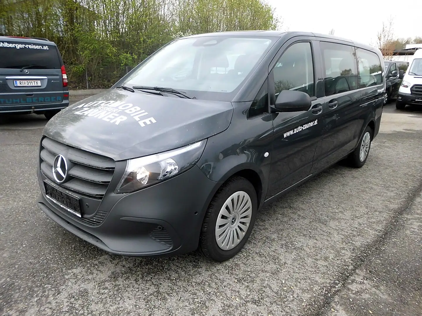 Mercedes-Benz Vito Tourer 116 CDI Extralang PRO 4Matic Aut. Grau - 1