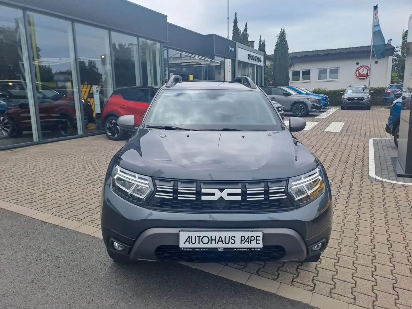 Dacia Duster TCe 150 4WD Journey+ *AHK* Grau - 2