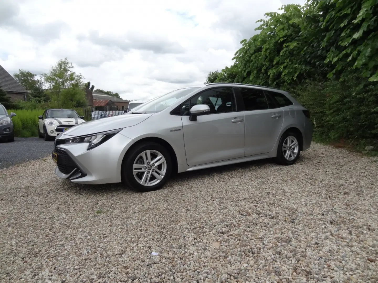 Toyota Corolla Touring Sports 1.8 Hybrid Active Grijs - 2