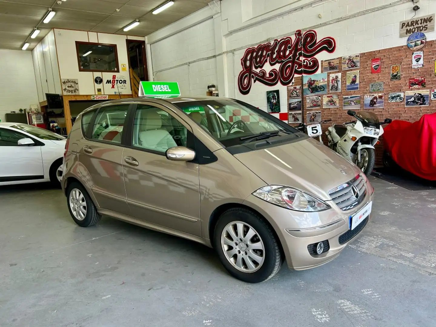 Mercedes-Benz A 180 180CDI Beige - 2
