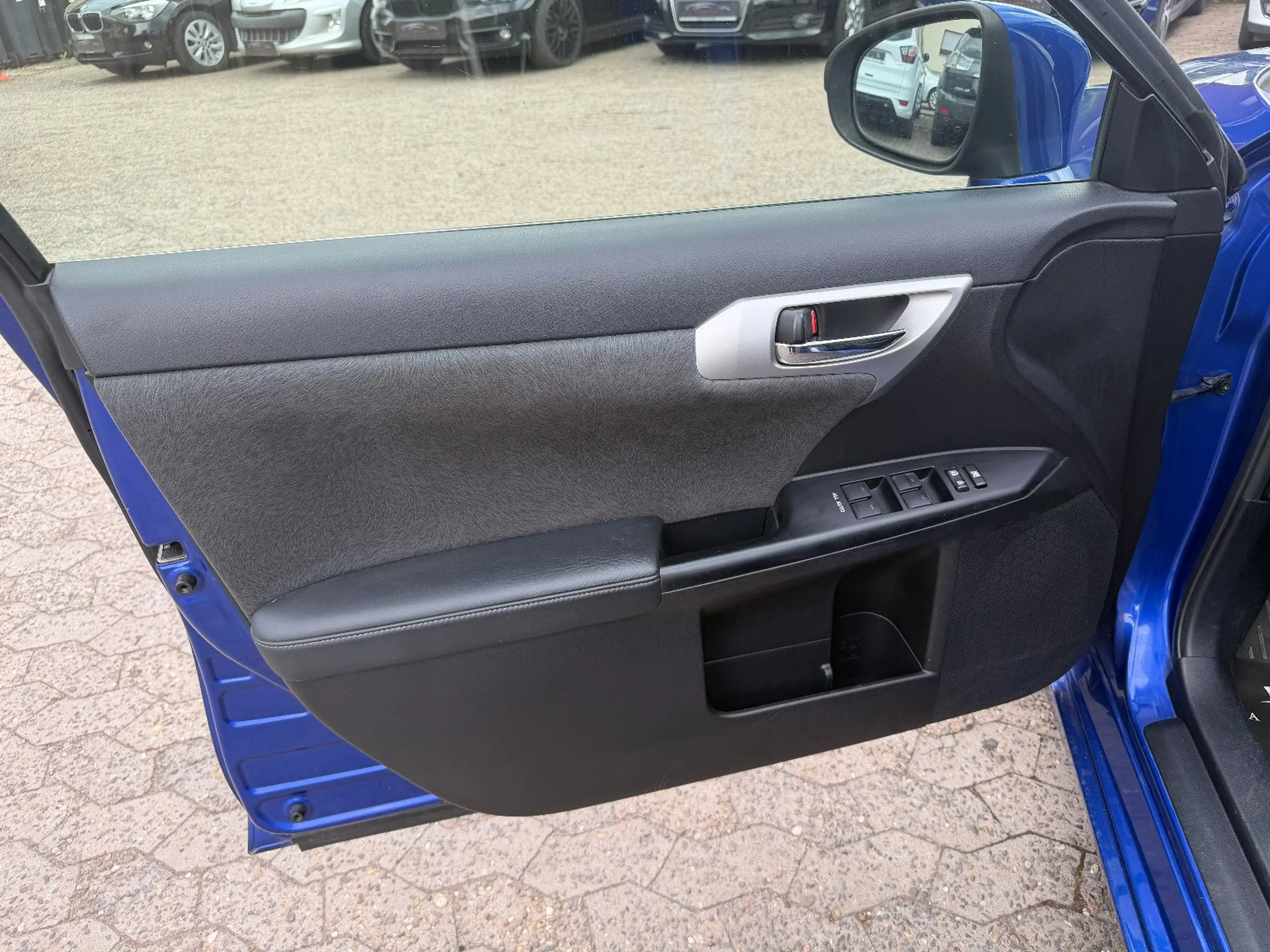 Lexus CT 200h Hybrid Klimaautomatik PDC — photo 10