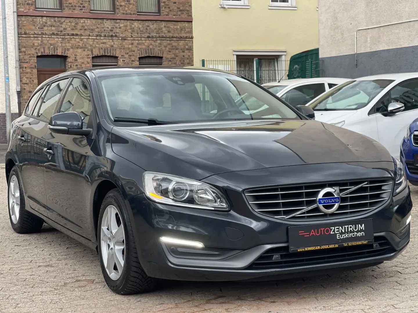 Volvo V60 D4 Kombi Business ZR-Neu| Dig.Tacho |Autom.| Gris - 1