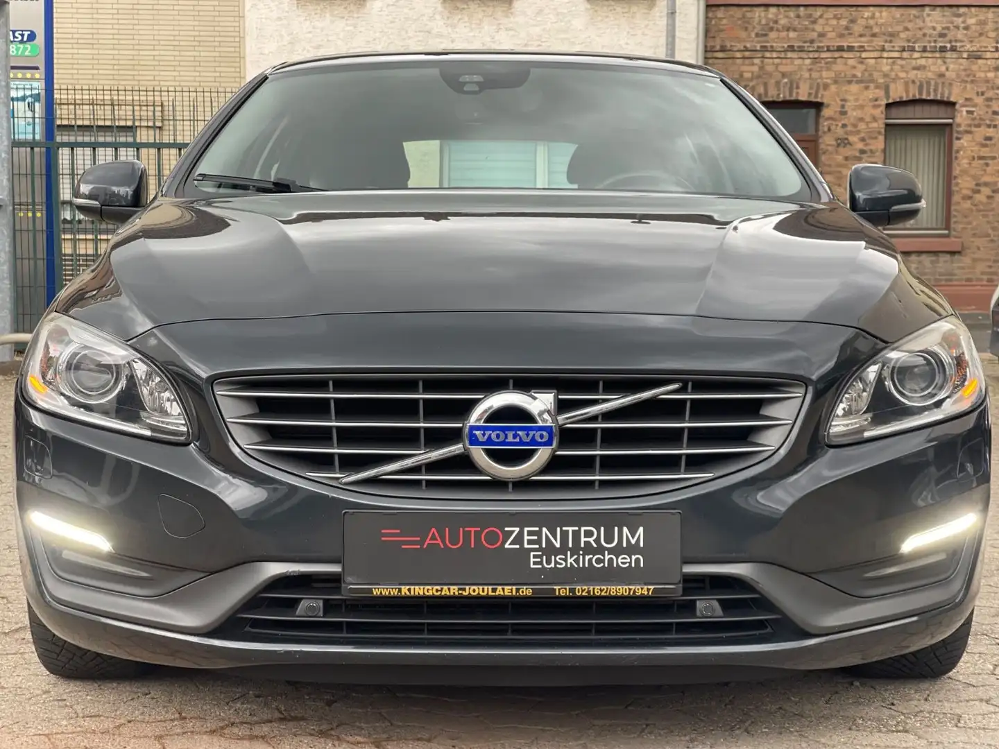 Volvo V60 D4 Kombi Business ZR-Neu| Dig.Tacho |Autom.| Gris - 2