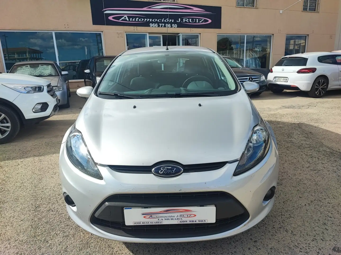 Ford Fiesta Pequeño Manual de 4 Puertas - 1