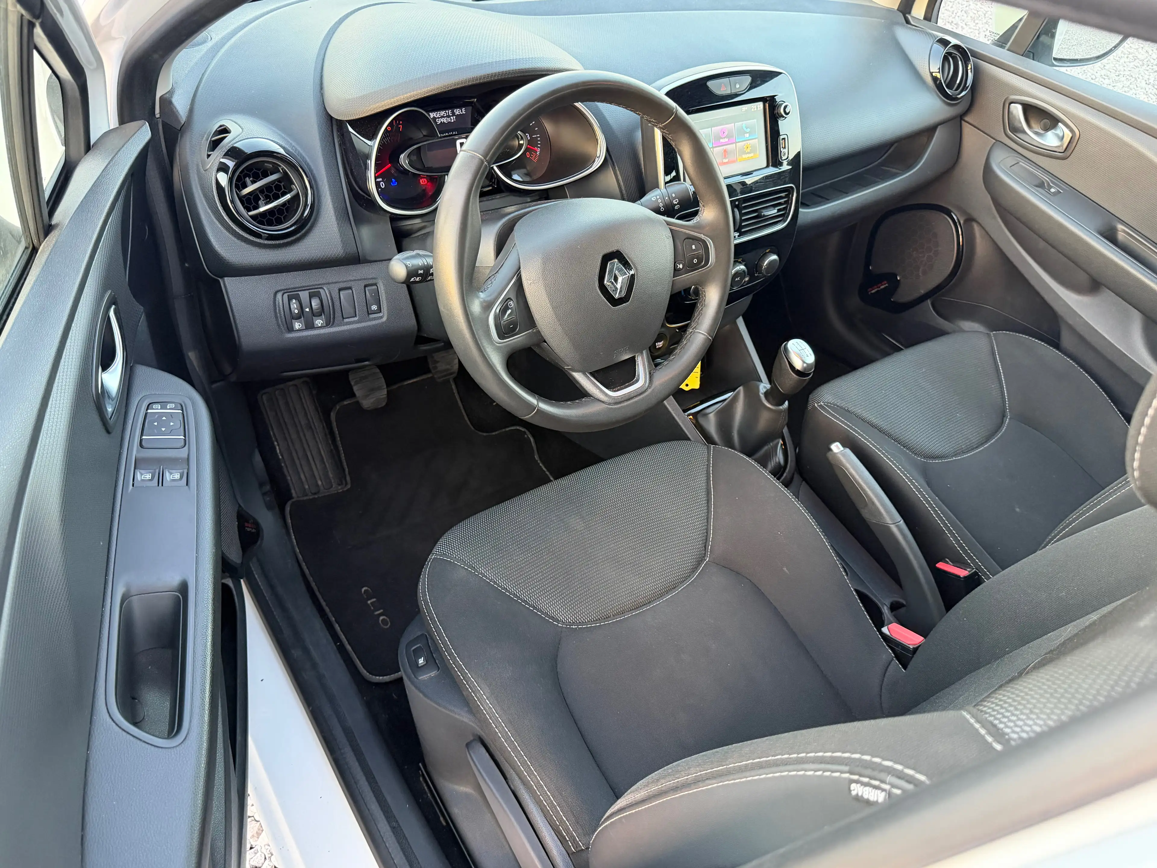 Renault Clio BREAK 0.9 TCe - Navigation - Air co - Bluetooth - Radio — photo 9
