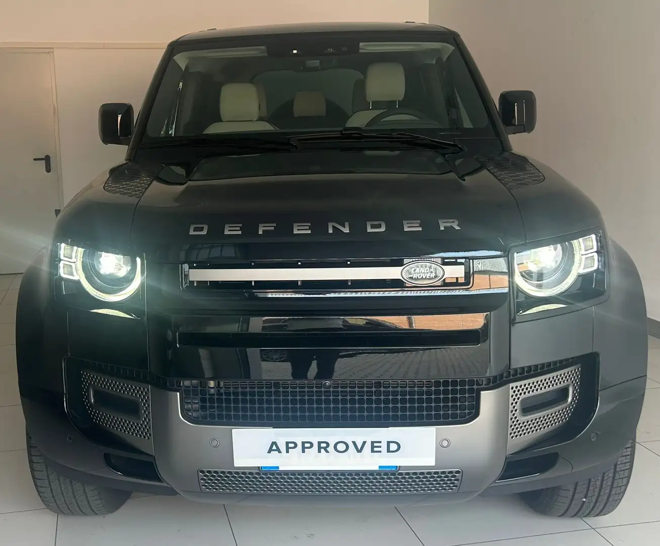 Land Rover Defender 110 3.0D I6 250 CV AWD Auto X-Dynamic SE Zwart - 2