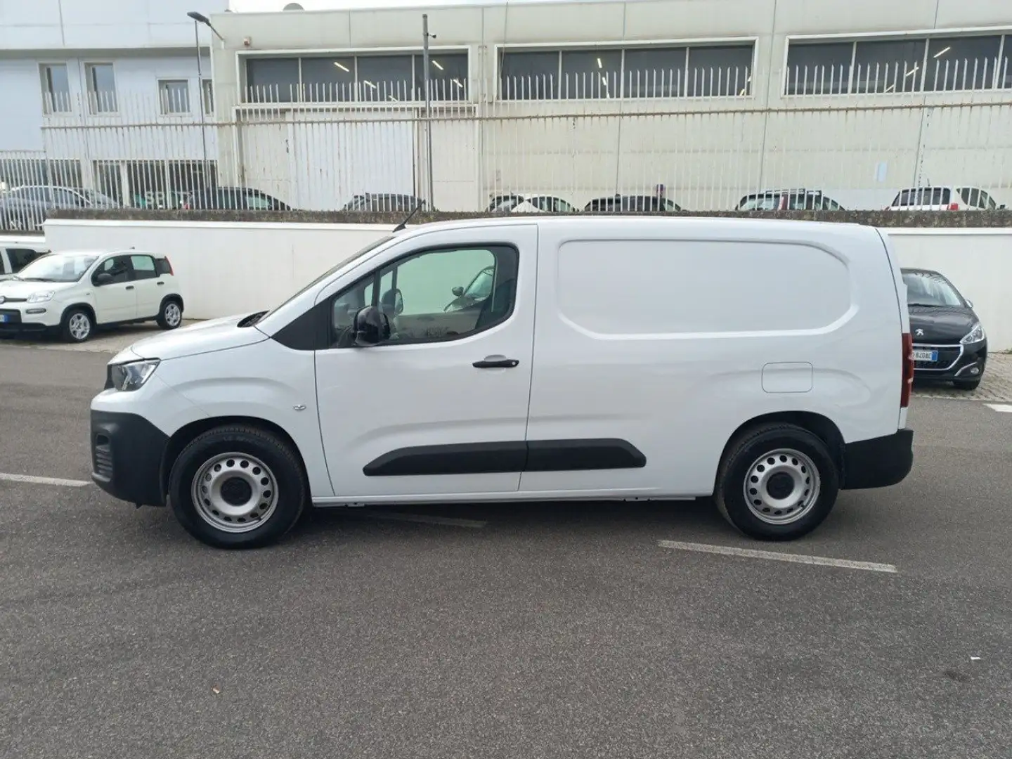 Peugeot Partner 50kwH 136cv L2 Premium Bianco - 2