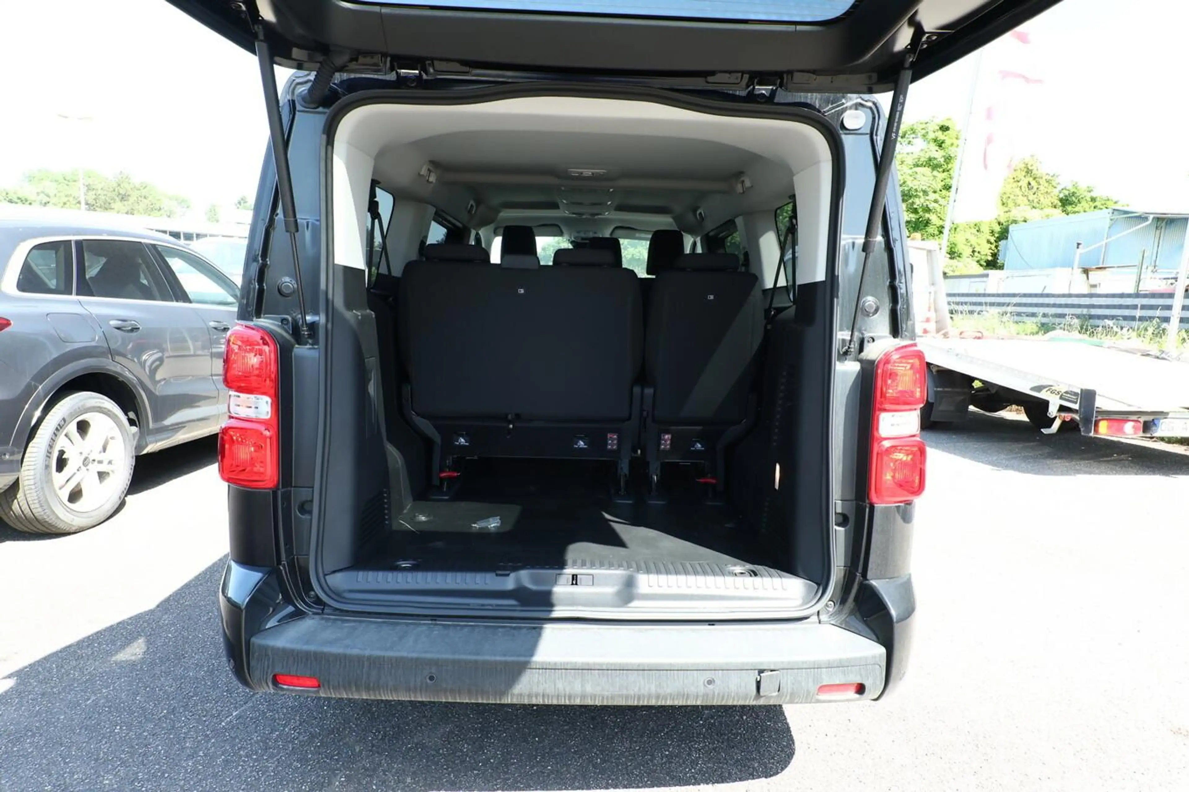 Citroen Spacetourer Plus XL 9S KlimaP LED CarP PDC PrivG 132 kW (17... — photo 11