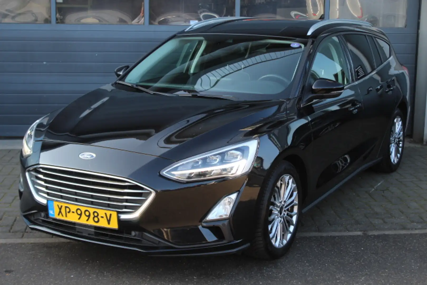 Ford Focus Wagon 1.0 EcoBoost Titanium Business Automaat! Nav Zwart - 1