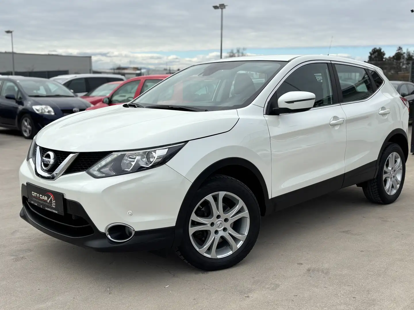 Nissan Qashqai *WENIG KM* PICKERL 04/26* 1,5 dCi Acenta Weiß - 1