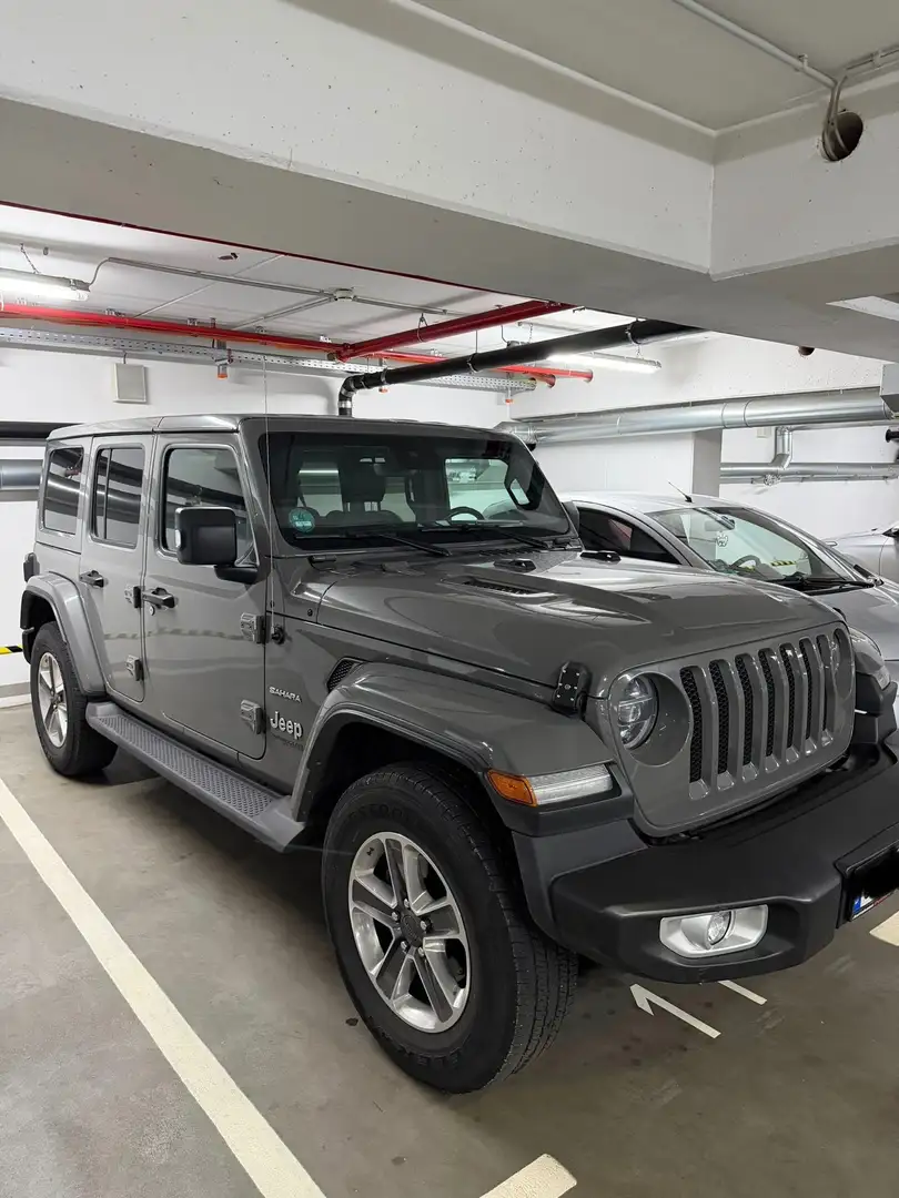 Jeep Wrangler Sahara Grau - 2