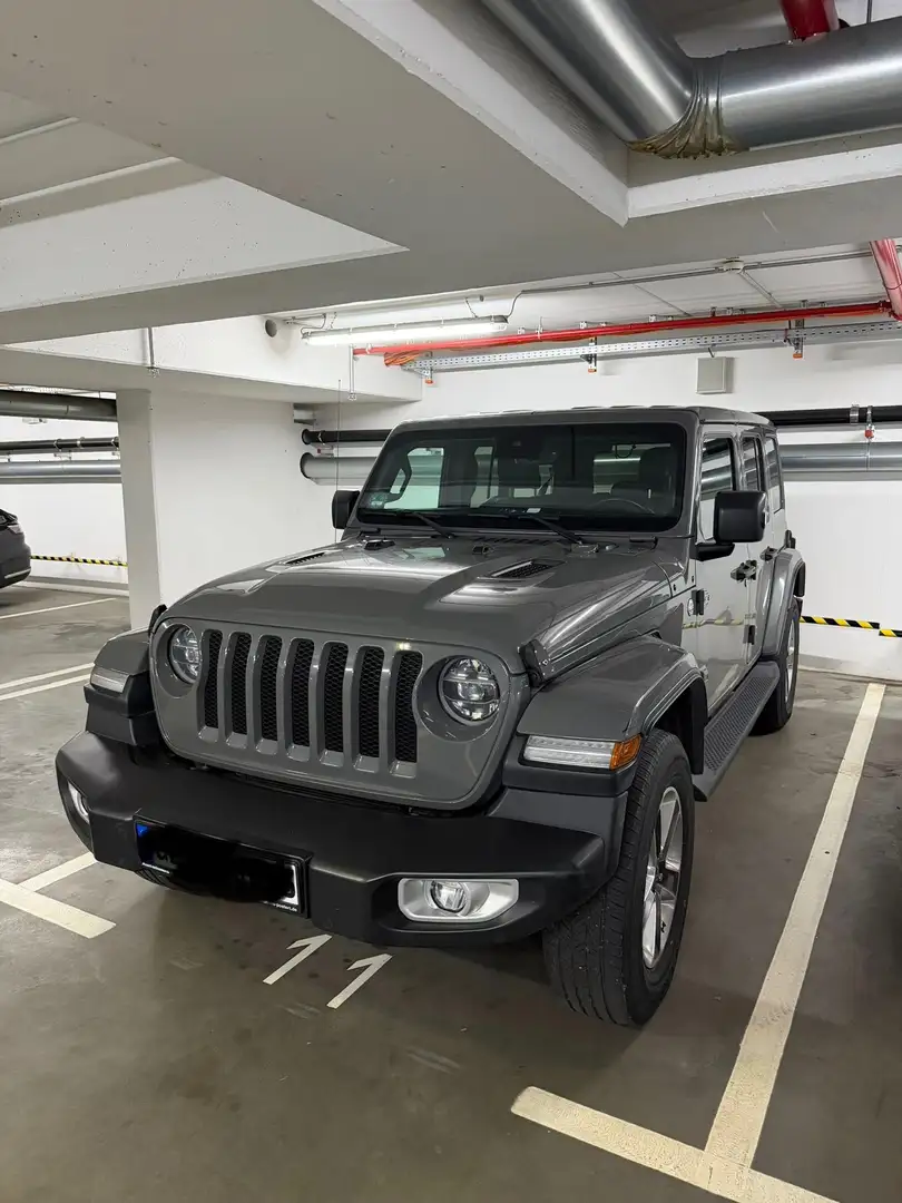 Jeep Wrangler Sahara Grau - 1