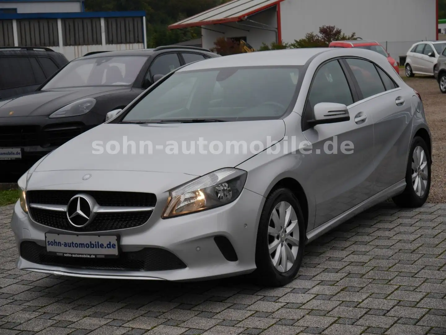 Mercedes-Benz A 180 BlueEfficiency AUTOMATIK/Leder/Navi/Kamera Silber - 2