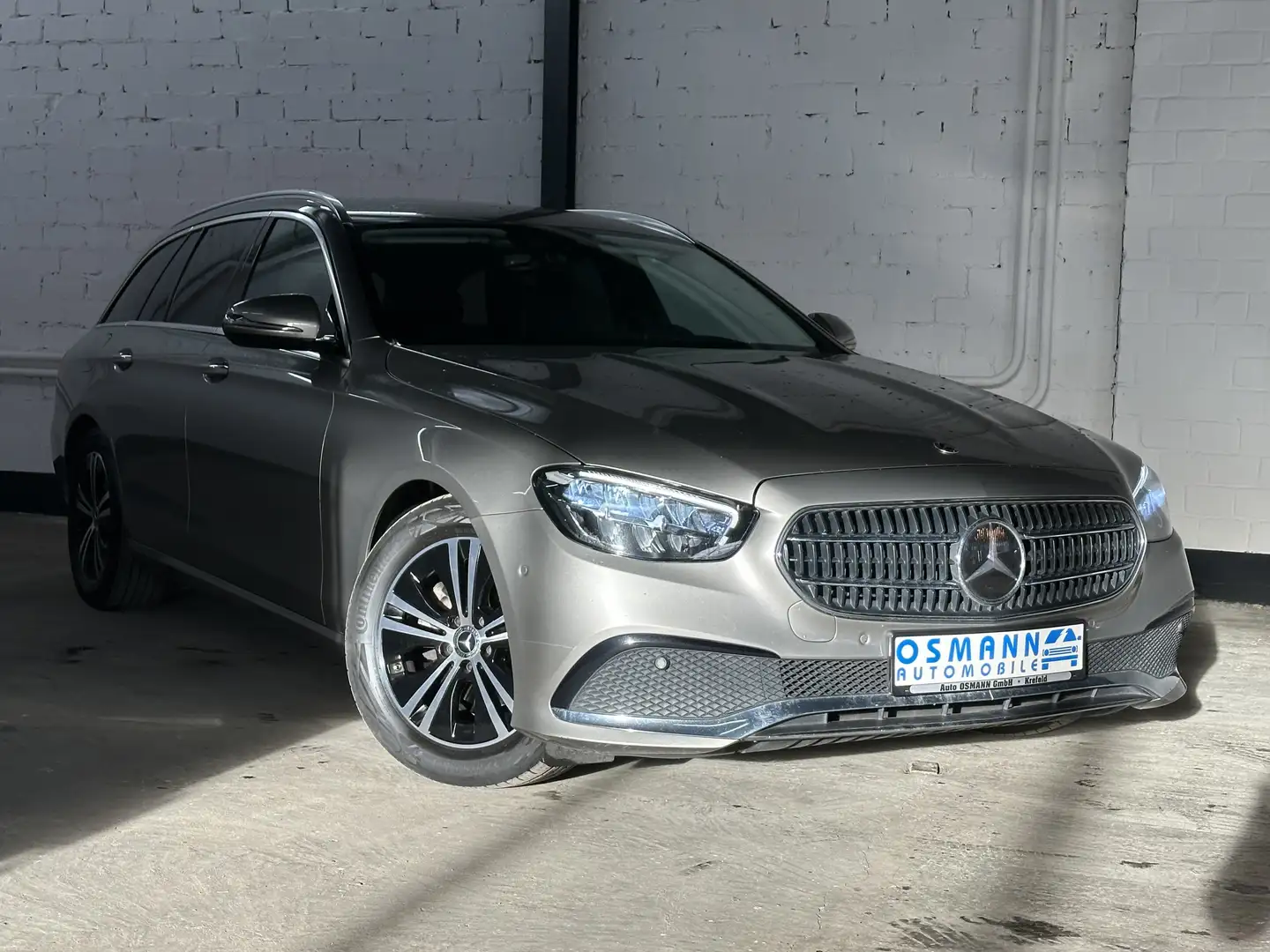 Mercedes-Benz E 220 d T Avantgarde*HUD*RFK*BURMESTER*MEMORY Argent - 2