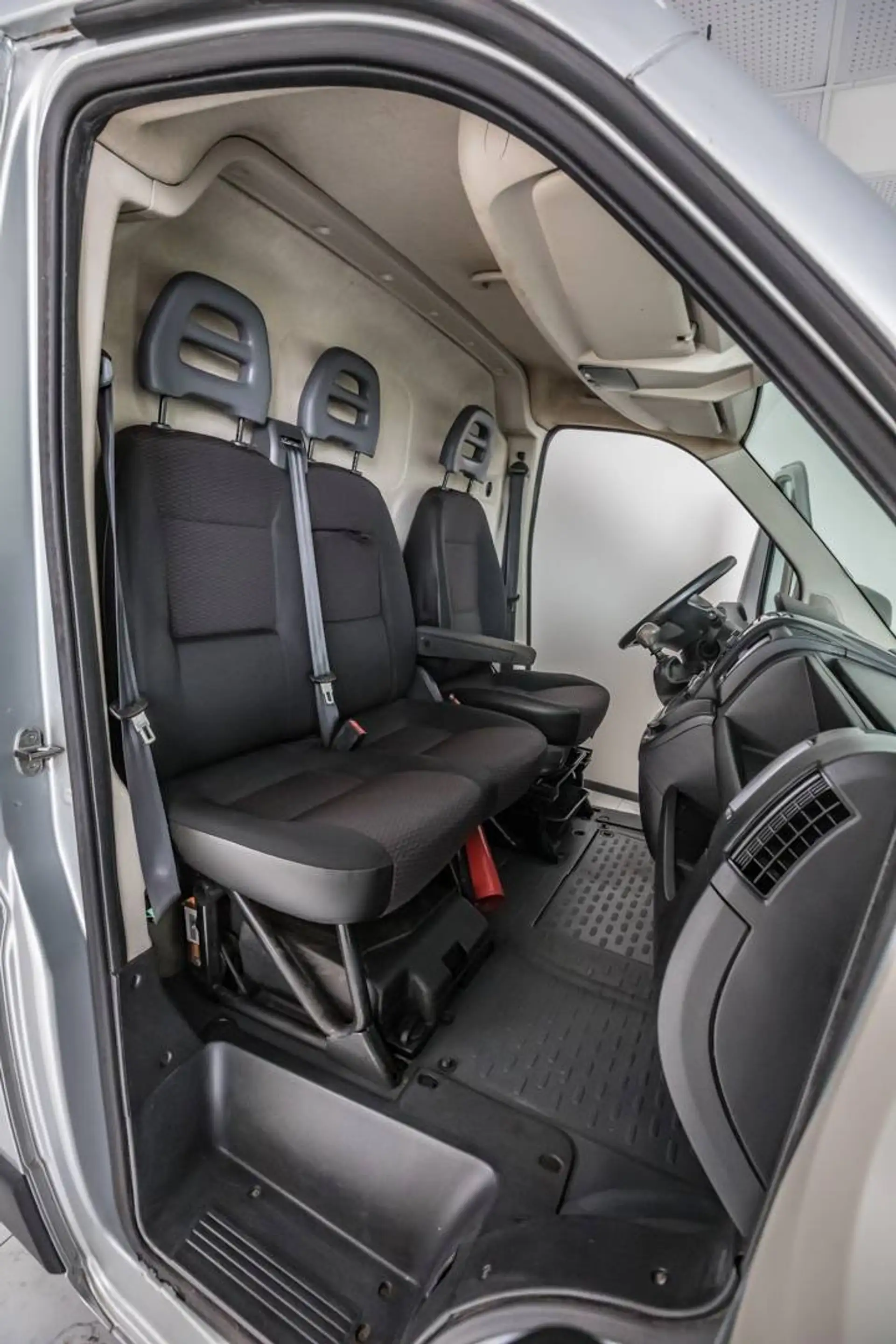 Peugeot Boxer 2.2 HDi L2H2 — photo 13