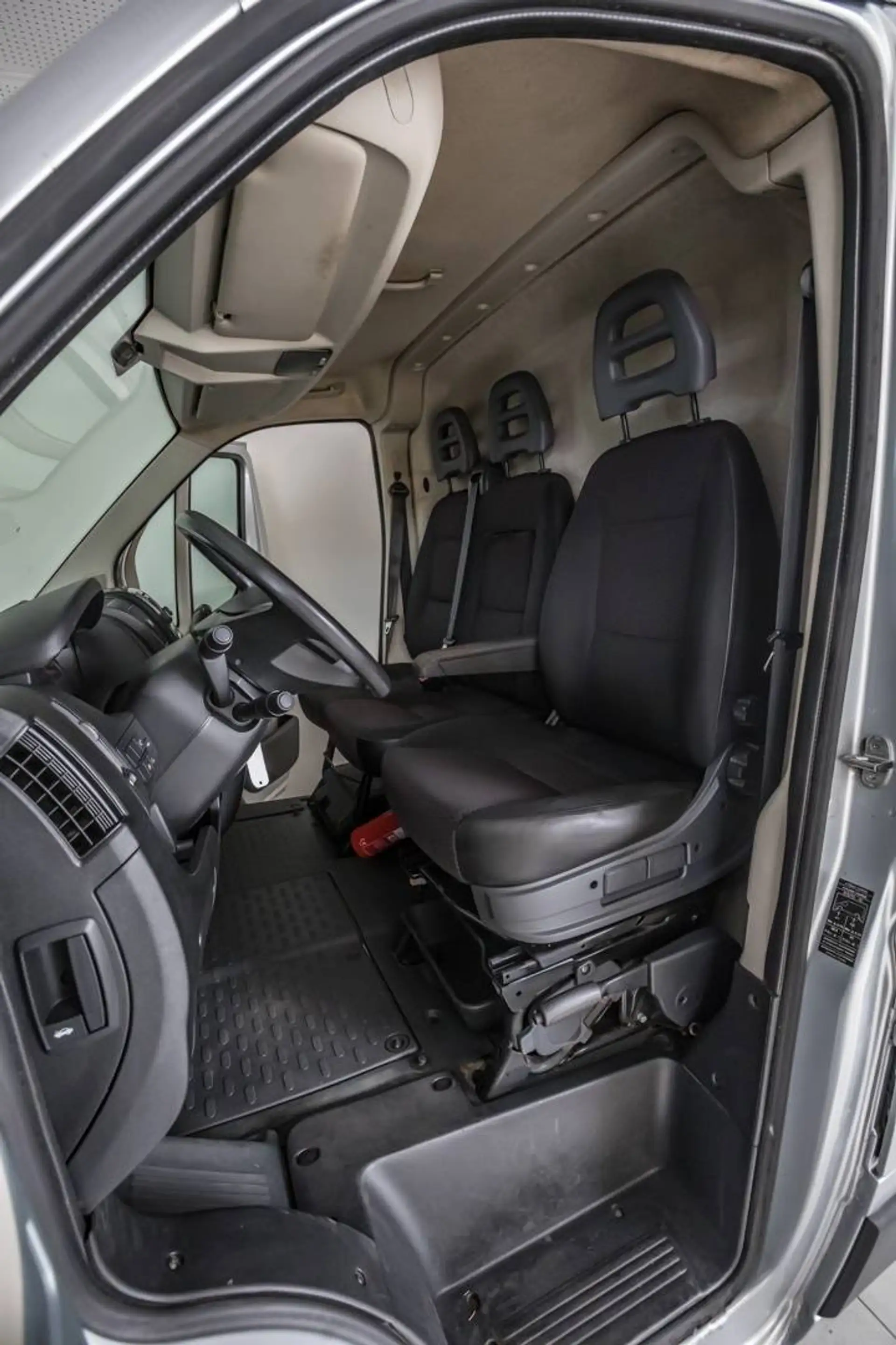 Peugeot Boxer 2.2 HDi L2H2 — photo 12