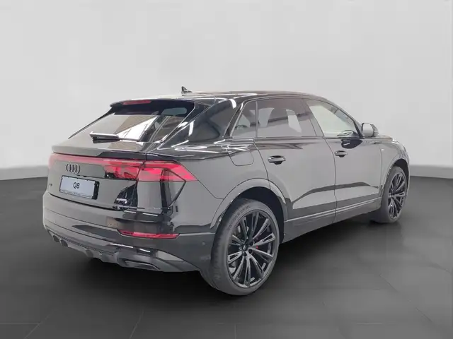 Audi Q8 view 3
