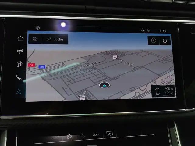 Audi Q8 view 14