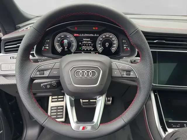 Audi Q8 view 9