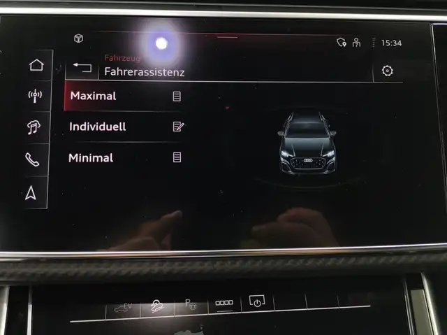 Audi Q8 view 12