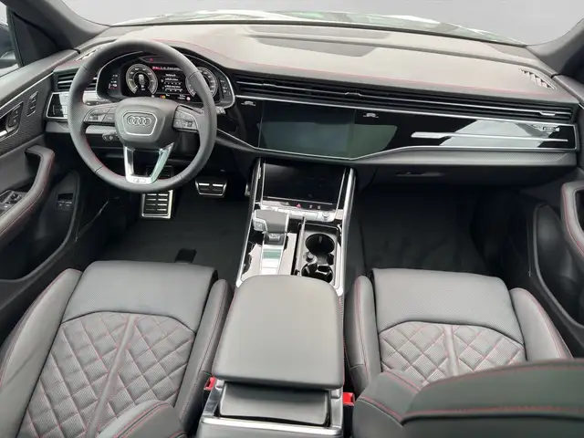 Audi Q8 view 5
