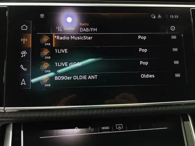 Audi Q8 view 13