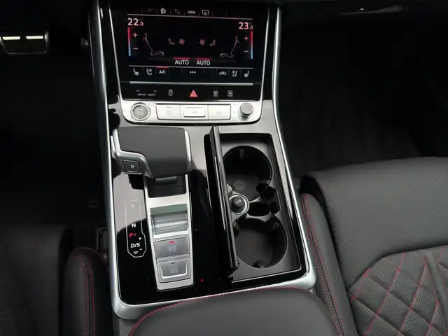 Audi Q8 view 11