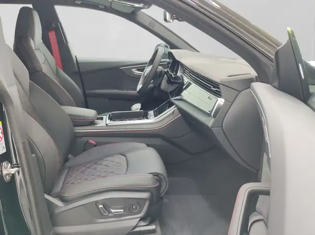 Audi Q8 view 4