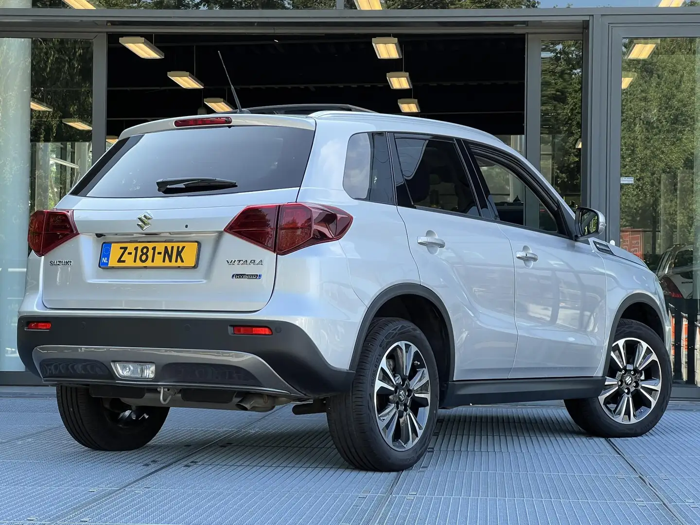 Suzuki Vitara 1.5 Hybrid Style | Panoramadak | Navigatie | Carpl Gris - 2