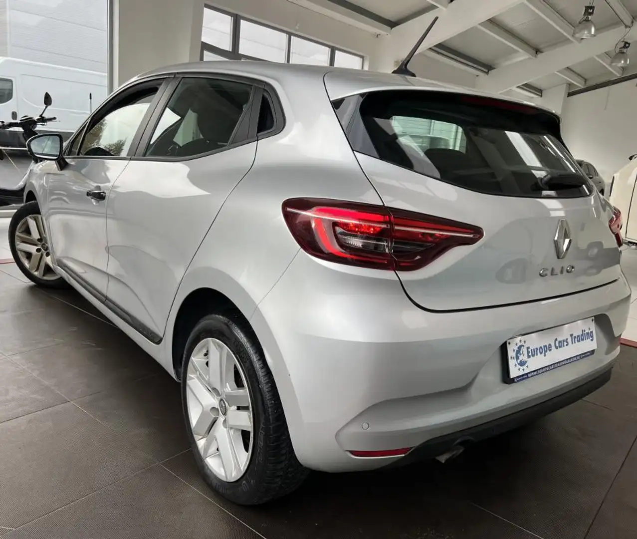 Renault Clio VI 1.0 TCe 90CH 1ÈRE MAIN CARPLAY 9496€ HT GAR 12M Gris - 2