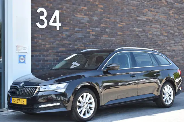 Skoda Superb view 3