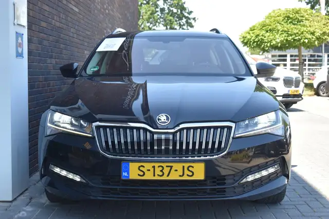 Skoda Superb view 7