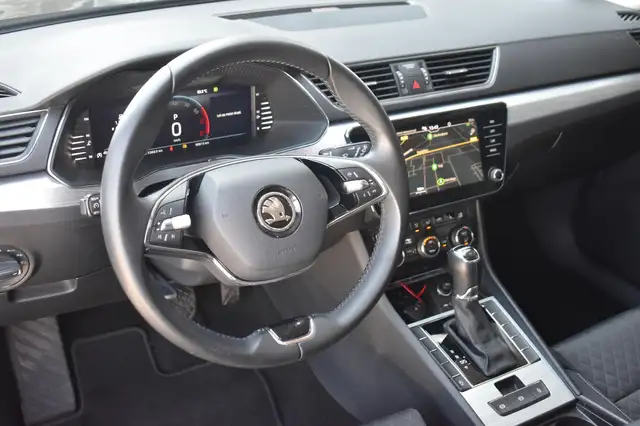 Skoda Superb view 4