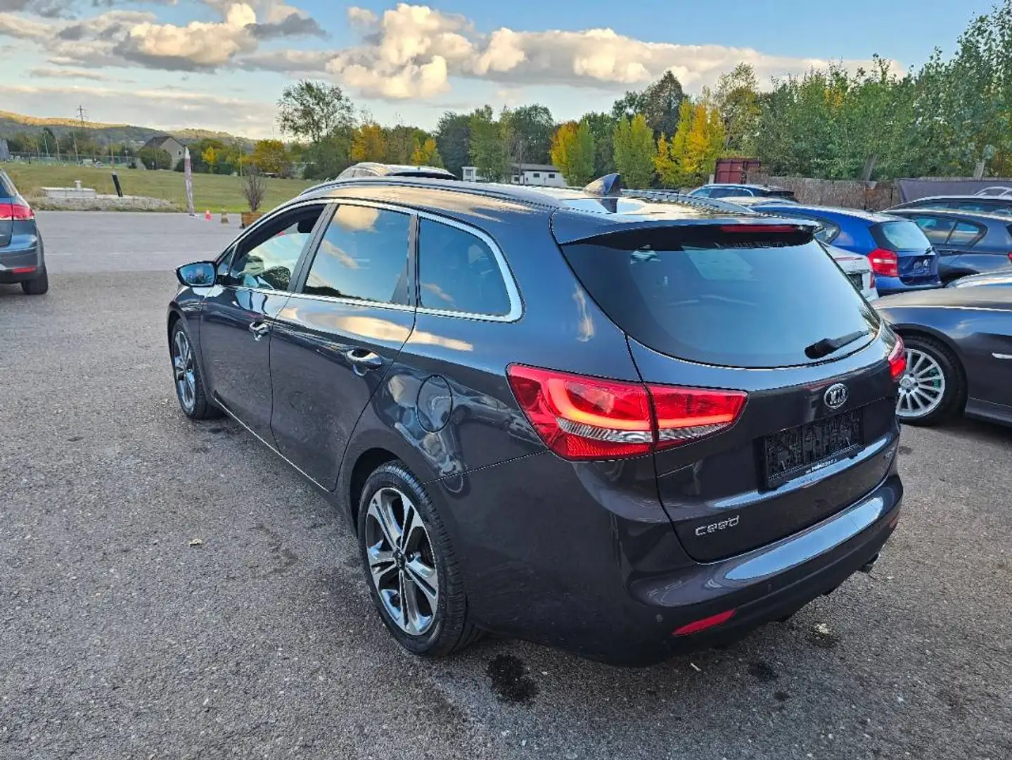 Kia Ceed SW / cee'd SW cee'd SW 1,6 CRDi ISG GT-Line GT-Line Grau - 2