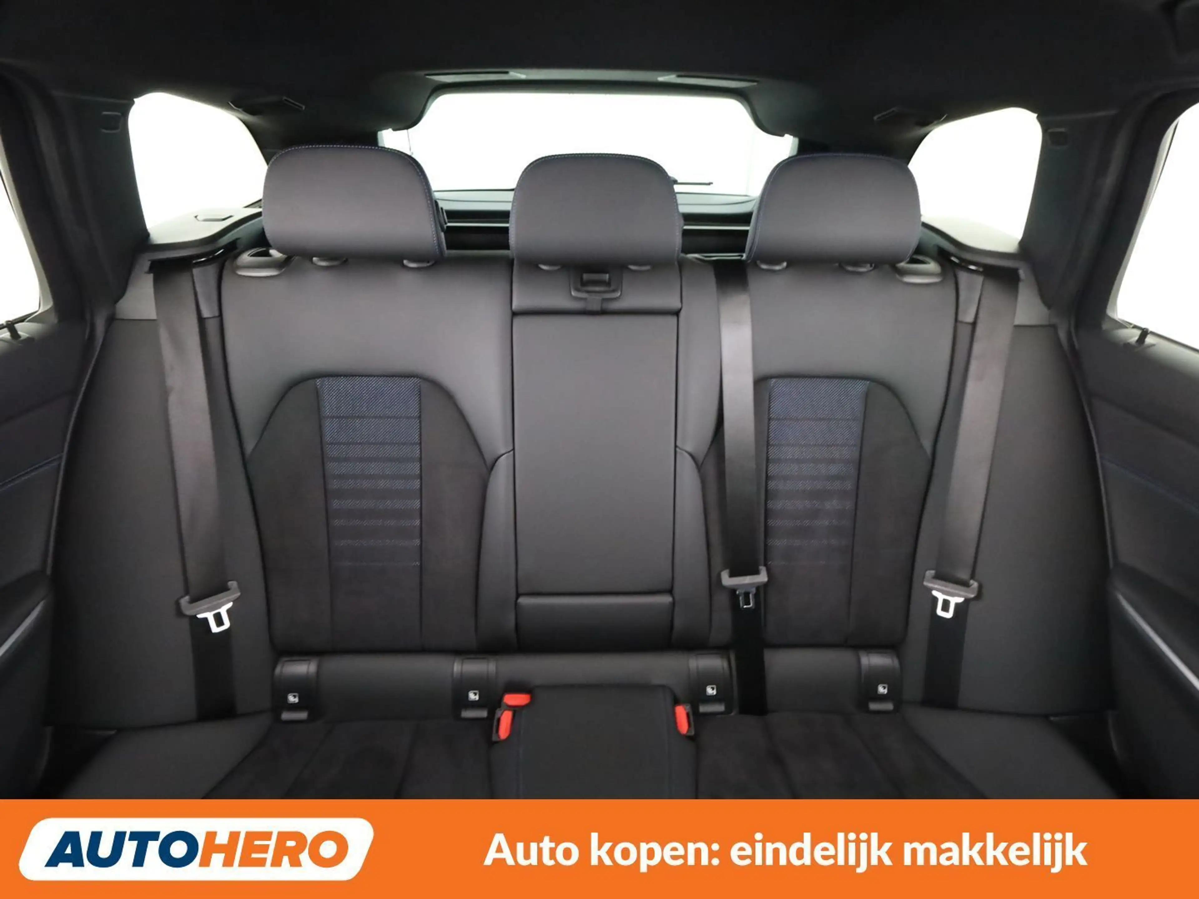 BMW 318 318i M Sport — photo 11