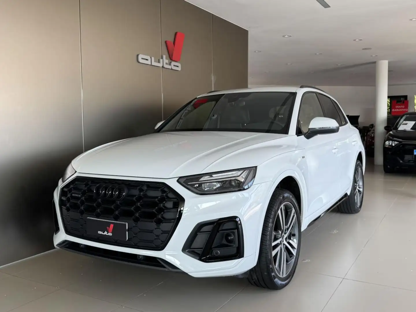 Audi Q5 40 TDI 204 CV quattro S tronic S line Bianco - 2