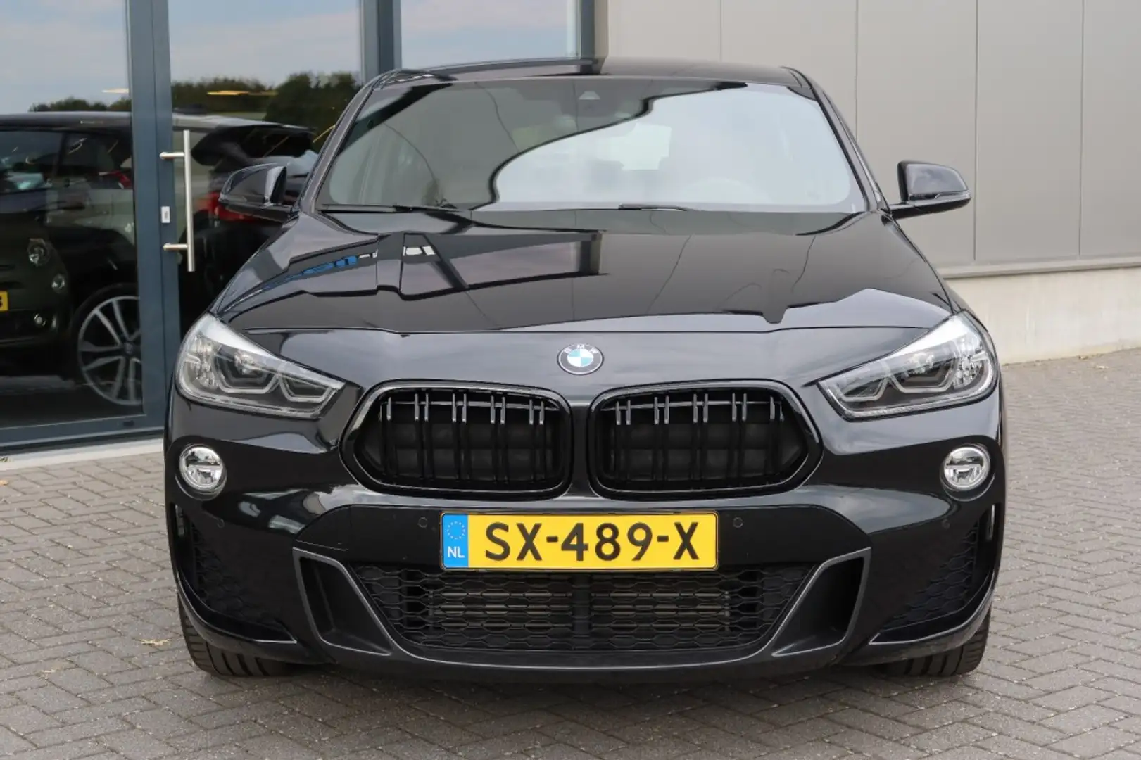 BMW X2 X2 sDrive18i AUTOMAAT M-Sport High Executive, NAVI Zwart - 2