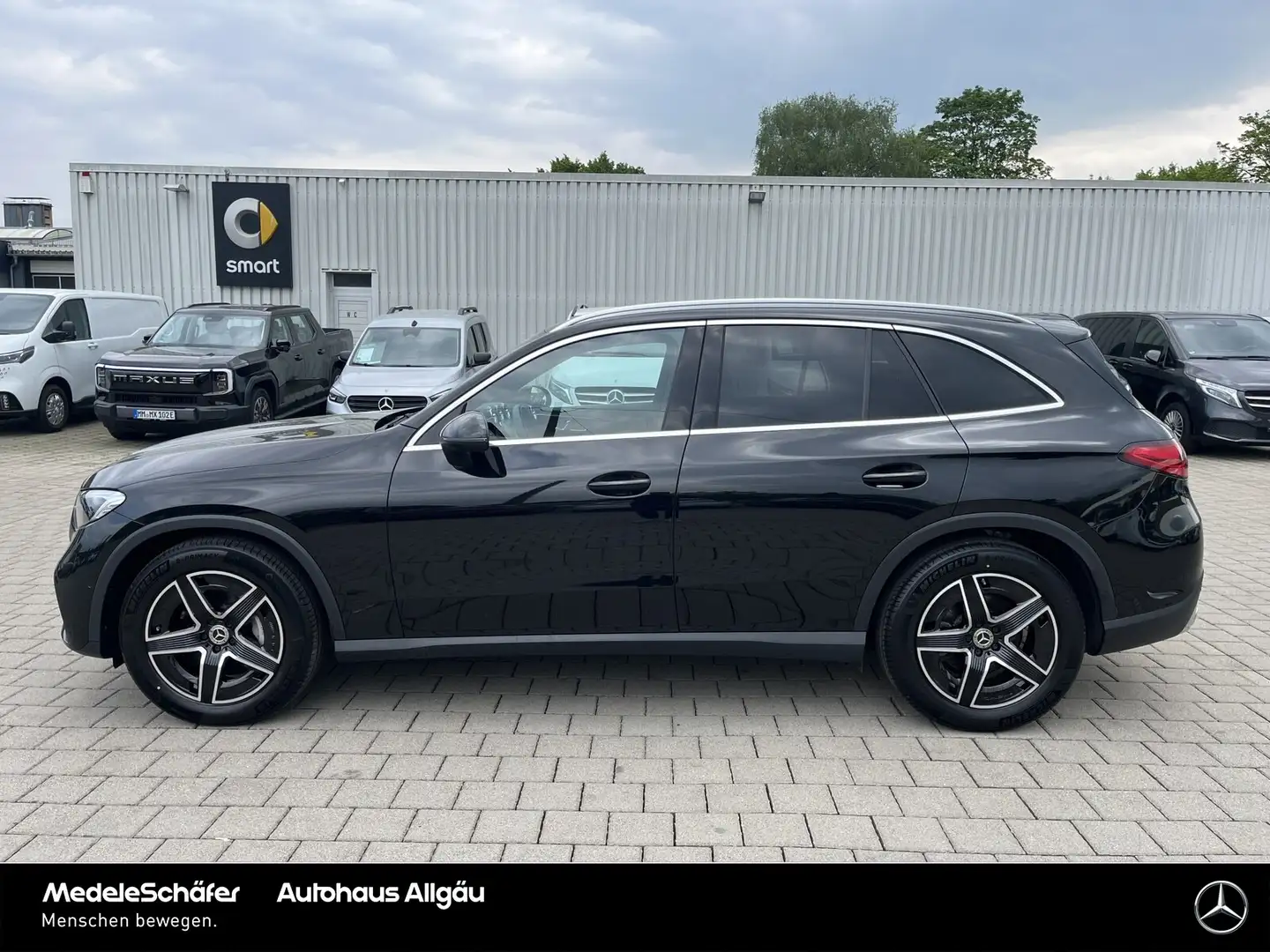 Mercedes-Benz GLC 200 GLC 200 4M AMG Pano AHK Memory Vorr.-Distronic LED Schwarz - 2