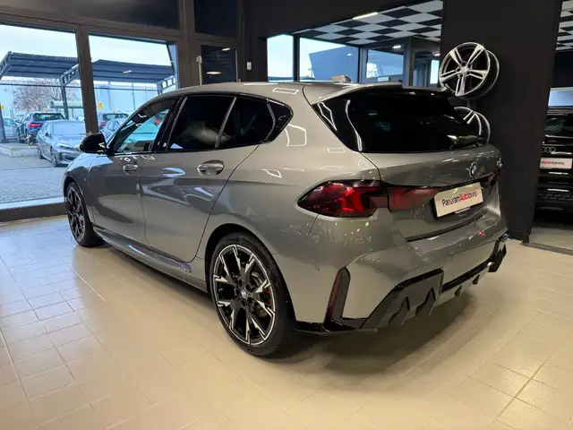 BMW 1 Series view 4