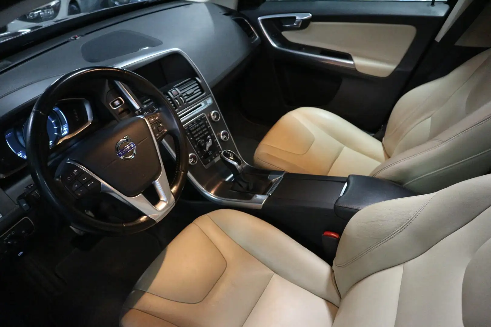 Volvo XC60 2.0 D4 FWD Ocean Race / FULL OPTIONS / DEALER ONDE Niebieski - 2