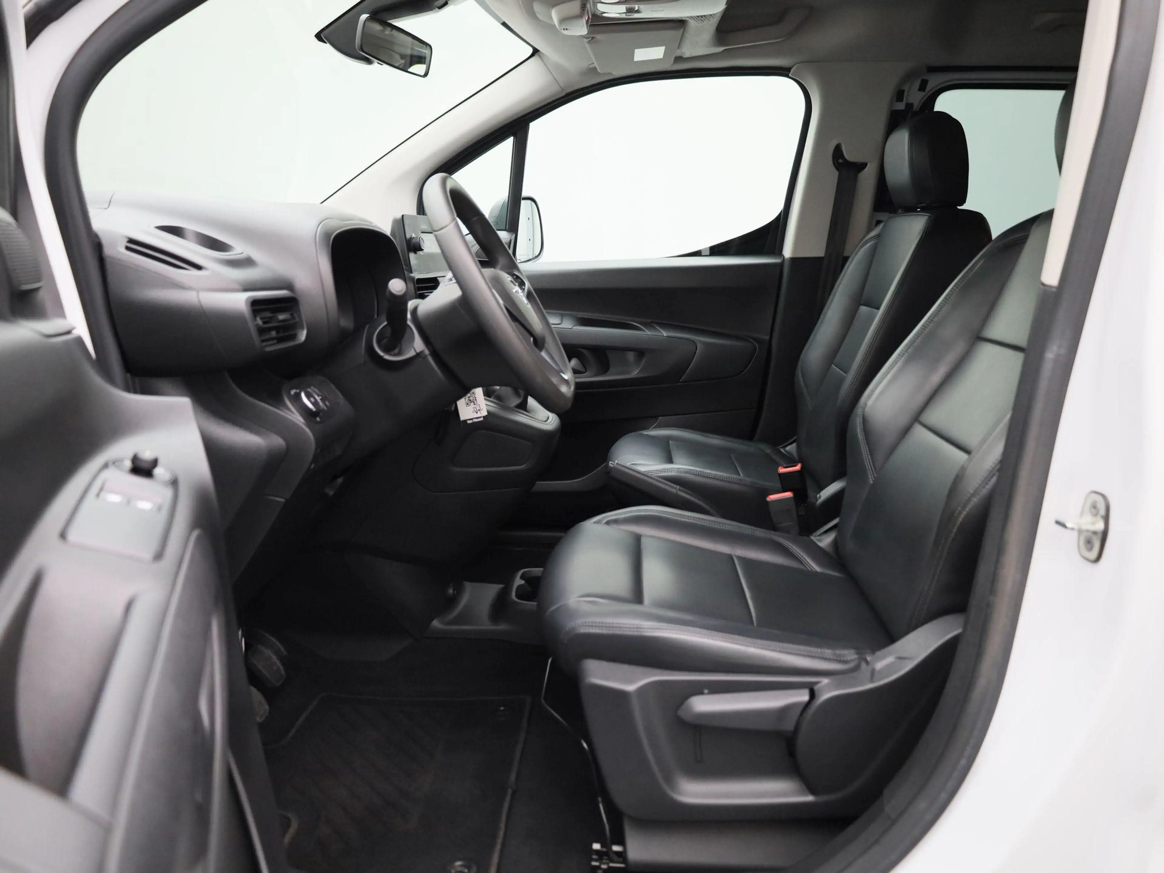 Opel Combo Life 1.5 Turbo D 100 MT6 Edition — photo 13