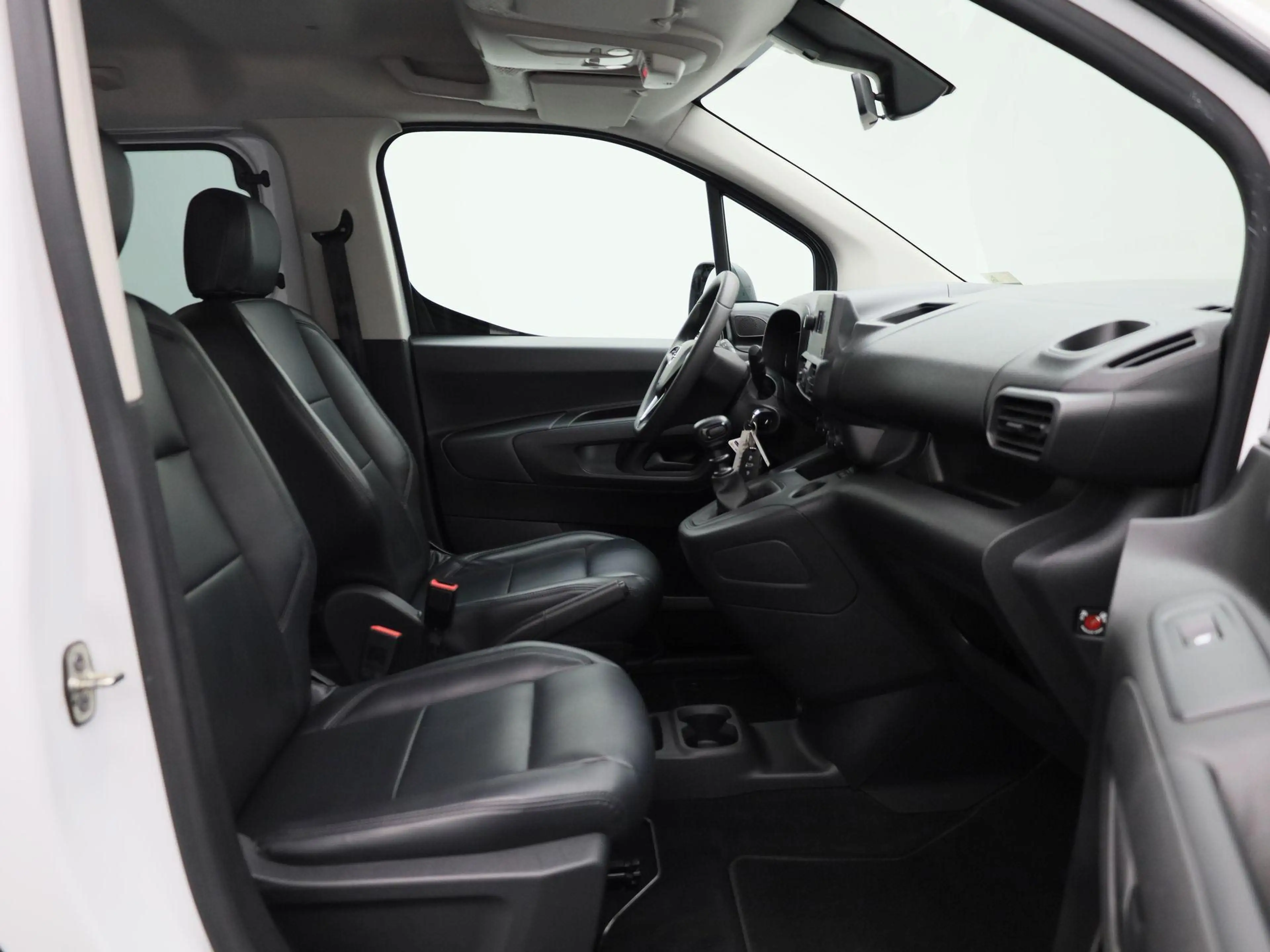 Opel Combo Life 1.5 Turbo D 100 MT6 Edition — photo 10